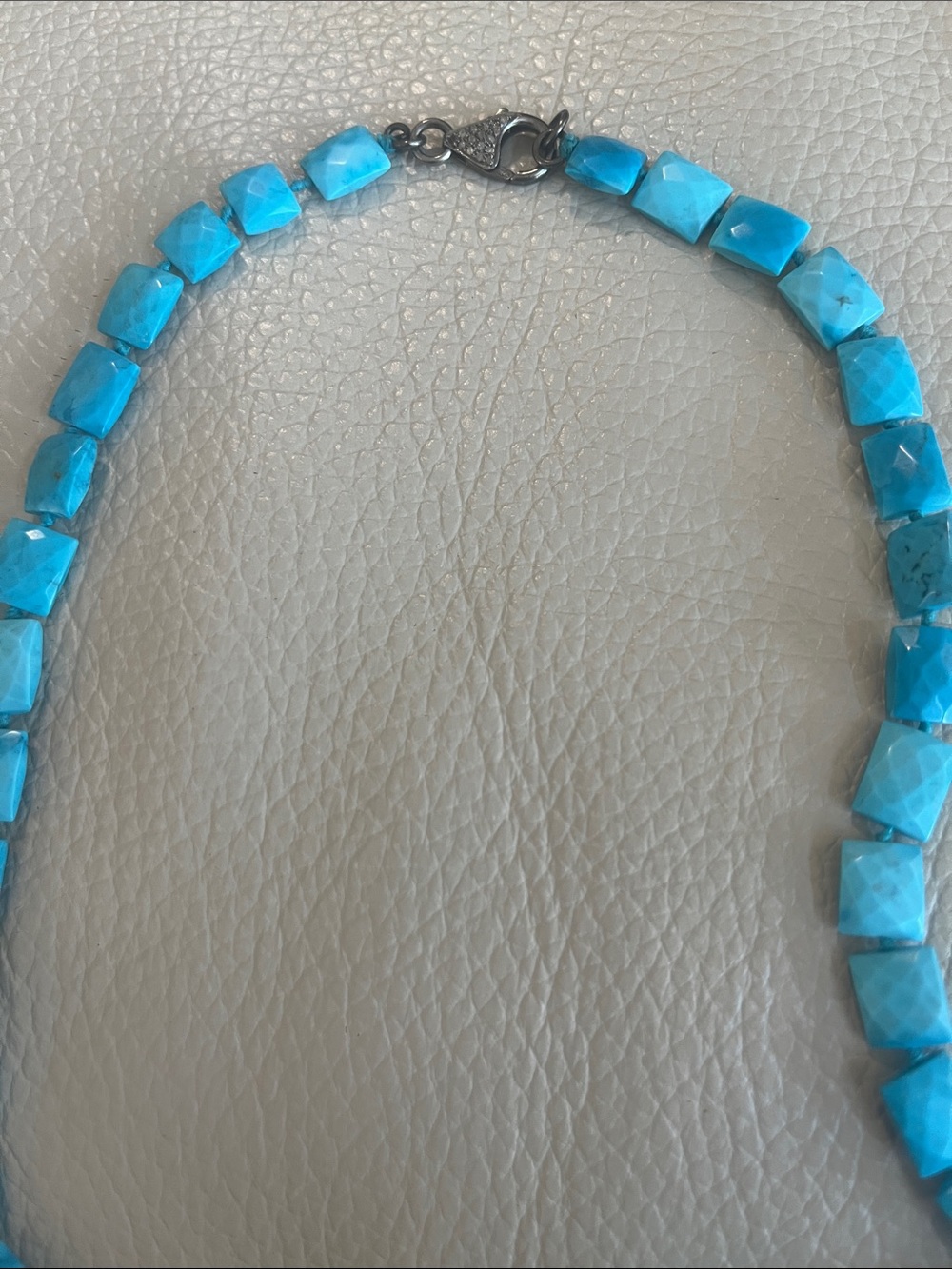 Gorgeous turquoise bead necklace - Picture 2 of 5